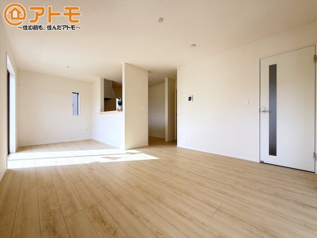 【居間・リビング】 | 富士宮市粟倉南町第2　新築戸建て　4号棟