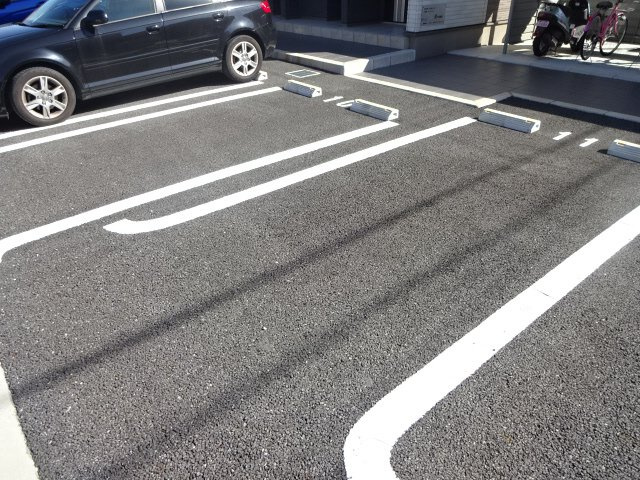 ヴィラーチェ神屋町Ⅱの駐車場