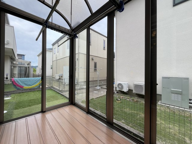 泉南郡熊取町つばさが丘北2丁目　中古戸建のランドリースペース|LDKに隣接の開放的なランドリースペース。
雨の日でも気にすることなく毎日洗濯物が干せます。