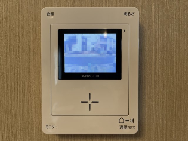 泉南郡熊取町つばさが丘北2丁目　中古戸建のセキュリティ|来客者を確認出来るＴＶモニターつき。
普段の生活時やお子様が一人でお留守番する際にも安心ですね。