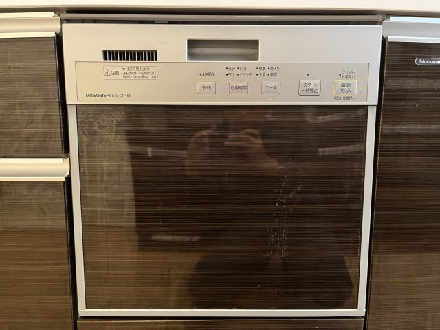 泉南郡熊取町つばさが丘北2丁目　中古戸建のキッチン|食洗機付きのキッチン。
食器洗いの時間を短縮でき手洗いよりも清潔です。