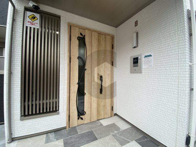 クリエオーレ俊徳町のエントランス