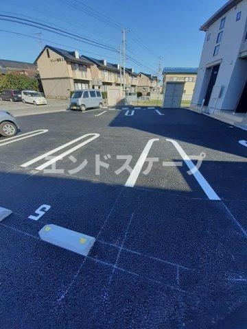 ルスト・ヒルの駐車場|高崎、前橋のお部屋探しはエンドスケープまで！お客様の理想お聞かせ下さい♪