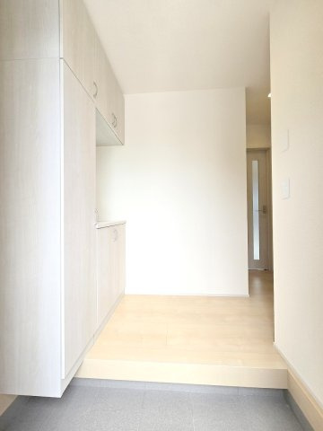 青梅市今寺2丁目　新築戸建の玄関