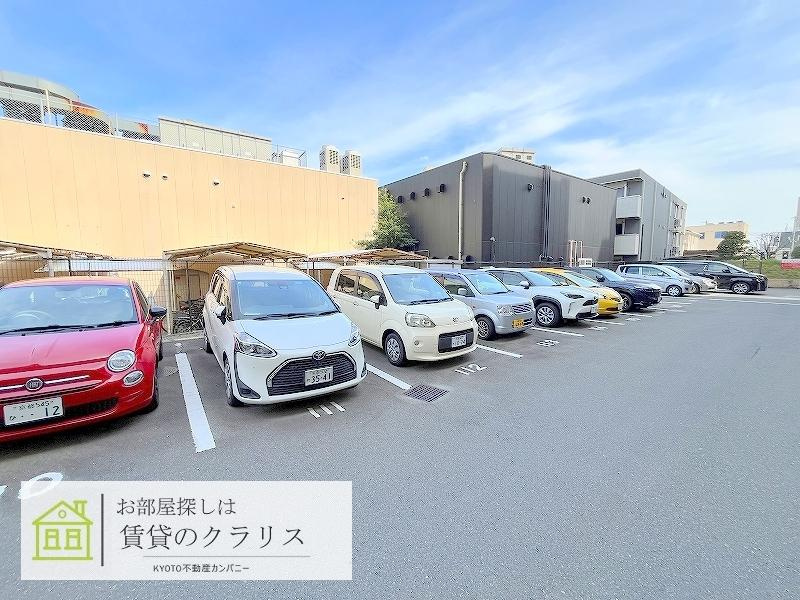 エスリード長岡天神の駐車場