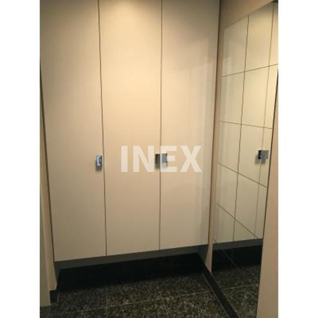横浜市西区高島２丁目の賃貸マンションの玄関