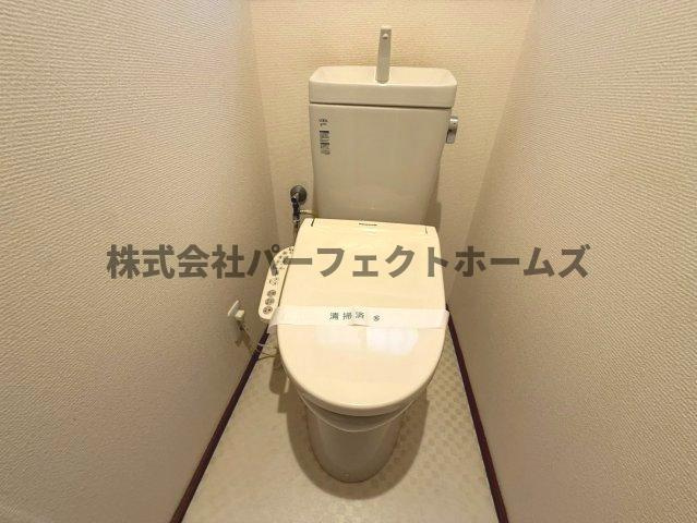 竹の内町戸建　賃貸のトイレ|ゆったりとした空間のトイレです