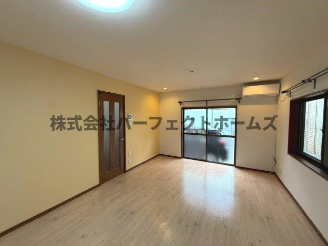 竹の内町戸建　賃貸の居間・リビング|ゆったりとしたリビングです