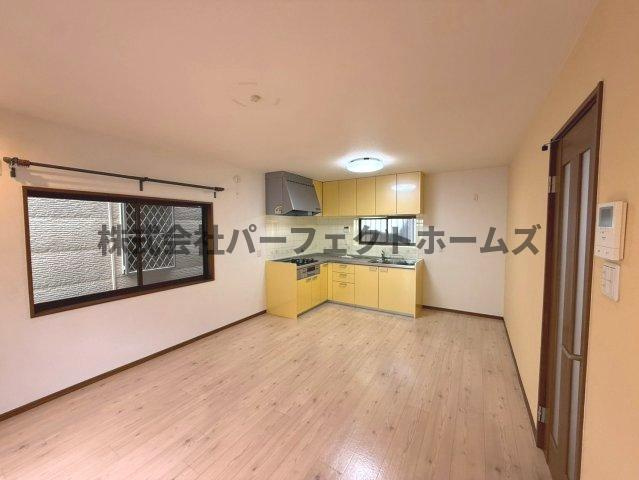 竹の内町戸建　賃貸の居間・リビング|ゆったり過ごせる居間です