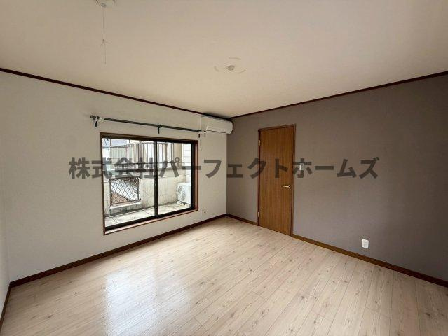 竹の内町戸建　賃貸の居間・リビング|ゆったり過ごせる居間です
