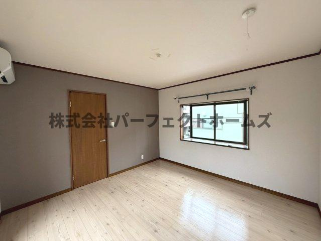 竹の内町戸建　賃貸の居間・リビング|こちらの居間で趣味の時間をお楽しみください