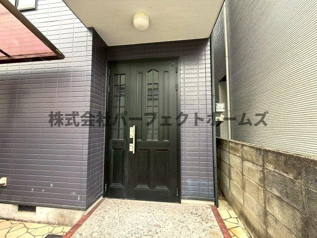 竹の内町戸建　賃貸のエントランス|ゆとりのあるエントランスです