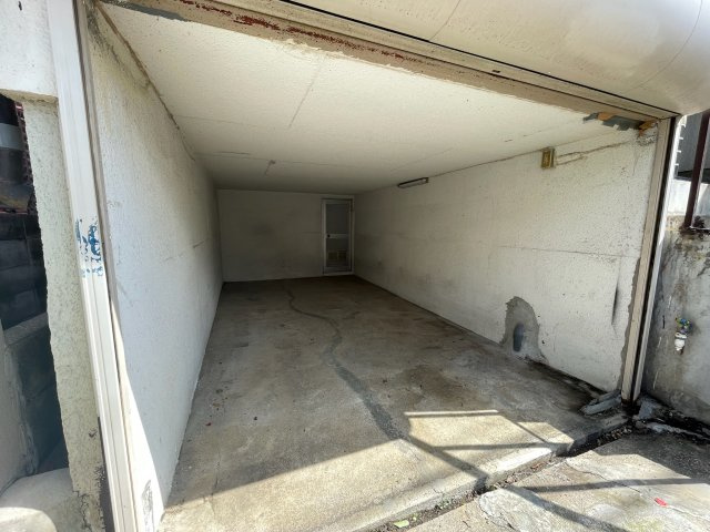 稲葉町2丁目戸建の駐車場