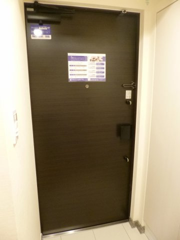 レジディア千駄木の玄関