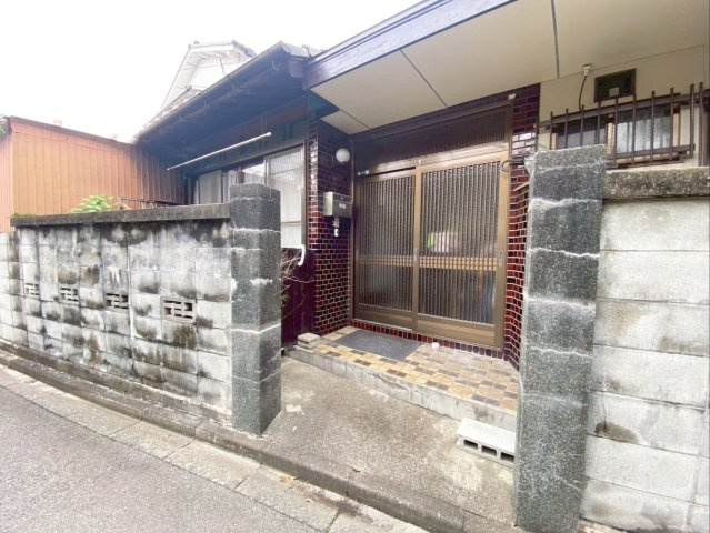 糟屋郡篠栗町大字篠栗 中古戸建の玄関|趣ある門構えが印象的な住まい！