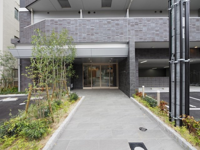 THE HUB MIYAKOJIMAのエントランス