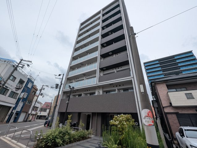 クリスタルグランツOSAKA WEST GATEの外観