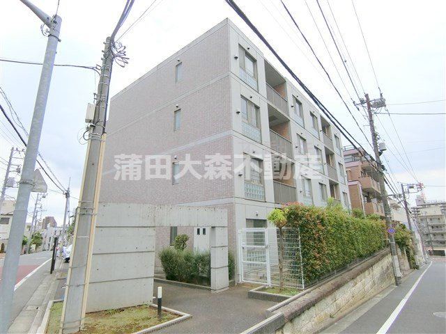 シエールグラン久が原の外観|2004年3月築　RC鉄筋コンクリート造地上4階建て総戸数24戸の賃貸マンション
東急池上線千鳥町駅近最寄り徒歩5分の大田区久が原5丁目