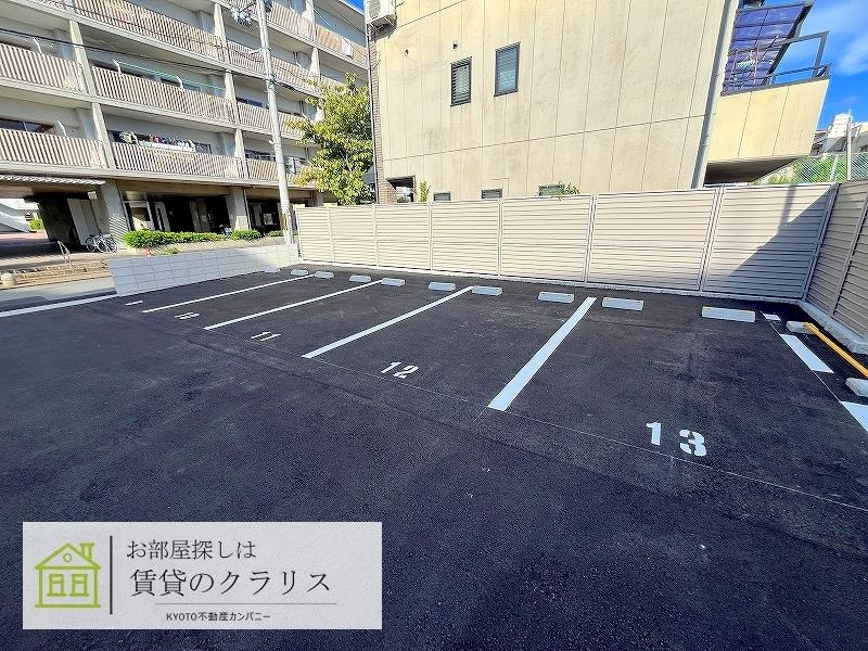 ファステート京都ステーションウォズの駐車場