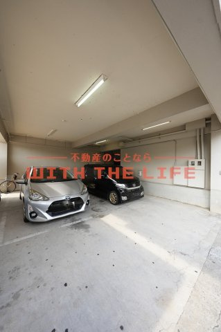 第6上野ビル【キャッシュバック対象物件】の駐車場|車をお持ちの方に嬉しい駐車場付きの物件です