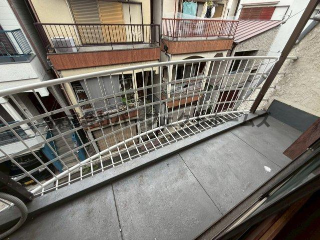長尾家具町4丁目戸建　賃貸のバルコニー|開放的で明るい空間を演出してくれるバルコニーです