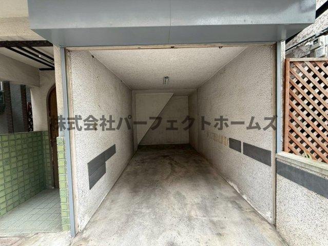 長尾家具町4丁目戸建　賃貸の駐車場|車をお持ちの方に嬉しい駐車場付きの物件です