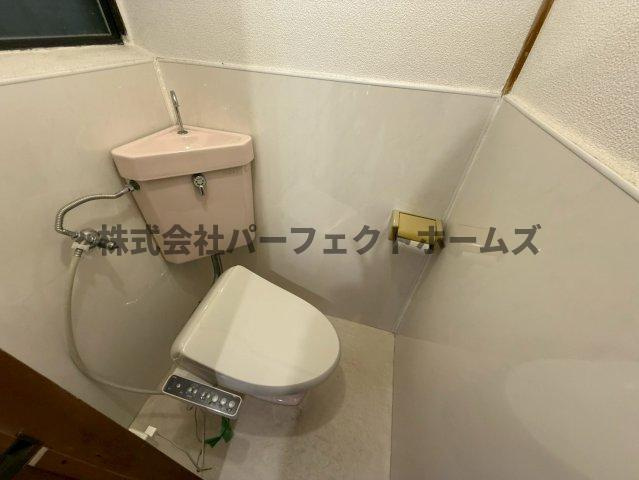 長尾家具町4丁目戸建　賃貸のトイレ|落ち着いた色調のトイレです