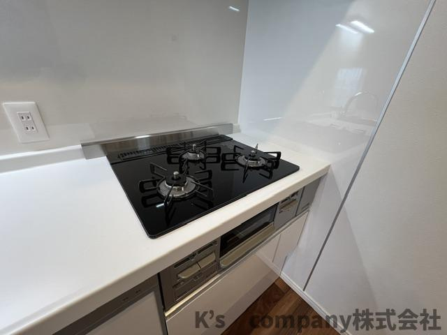 茅ヶ崎市中海岸2丁目　マンション茅ヶ崎のキッチン|同時進行ができる3口コンロ♪