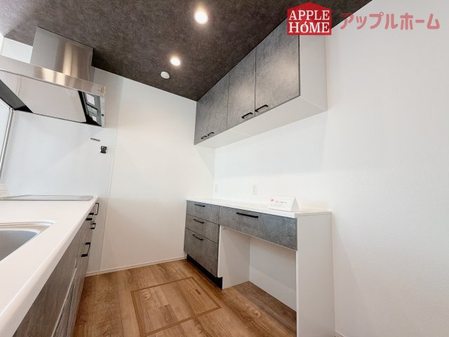 行田市深水町Ⅱのキッチン|キッチンの収納も充実☆食洗器完備で家事も楽々♪生活の質が向上すること間違いなしの充実設備です。