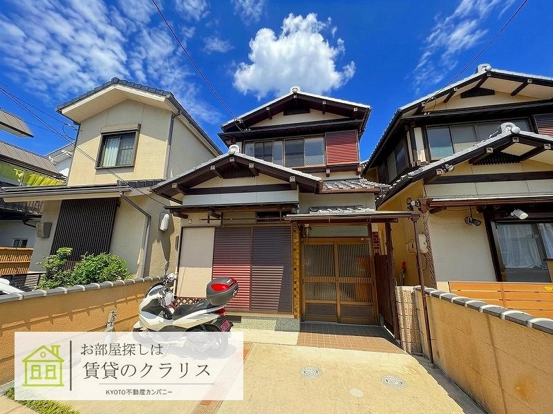 桂艮町（うしとら）ガレージ付き貸家の外観
