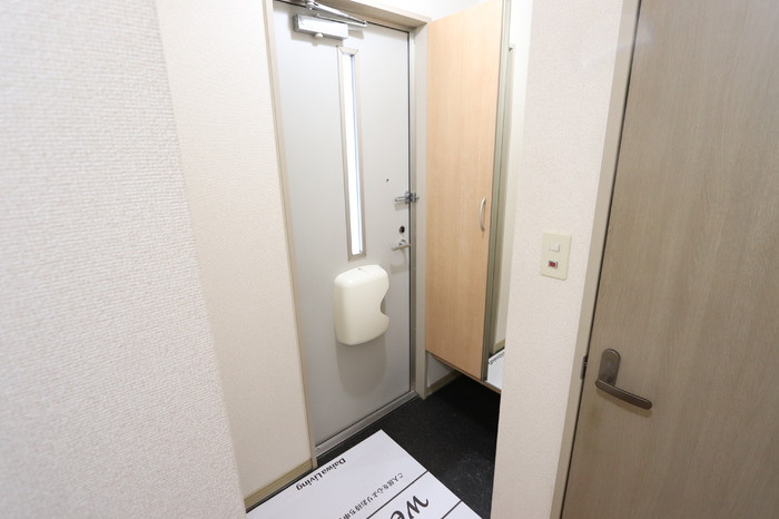ローズガーデンの玄関
