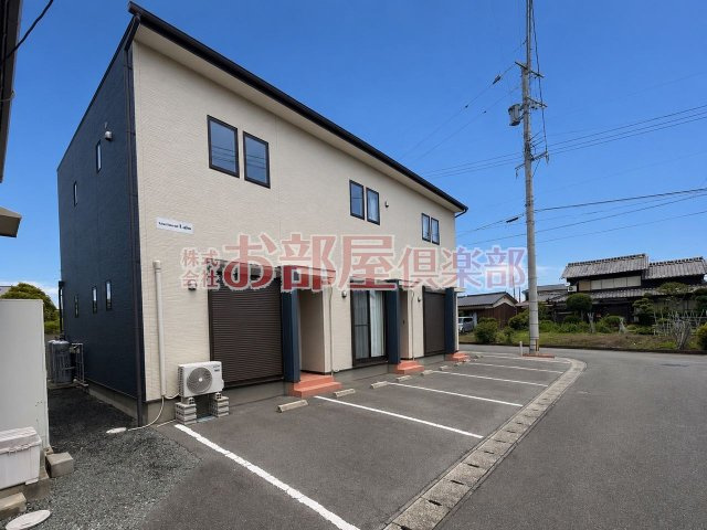Apartment-Raboの駐車場|カースペースがあります