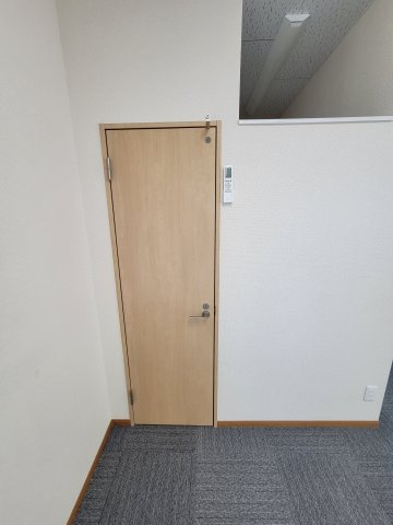秦野市北矢名の事務所のトイレ