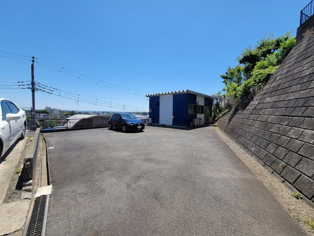 秦野市北矢名の事務所の駐車場