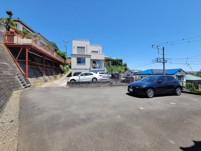 秦野市北矢名の事務所の駐車場