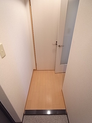 セルフィーユ三宮の玄関