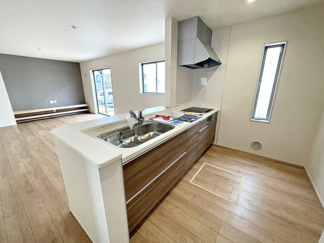 新築戸建・新築建売　郡山市大槻上柵　大槻小・大槻中のキッチン|カウンター越しに会話が弾み、家族とのつながりを感じられる対面キッチンです！