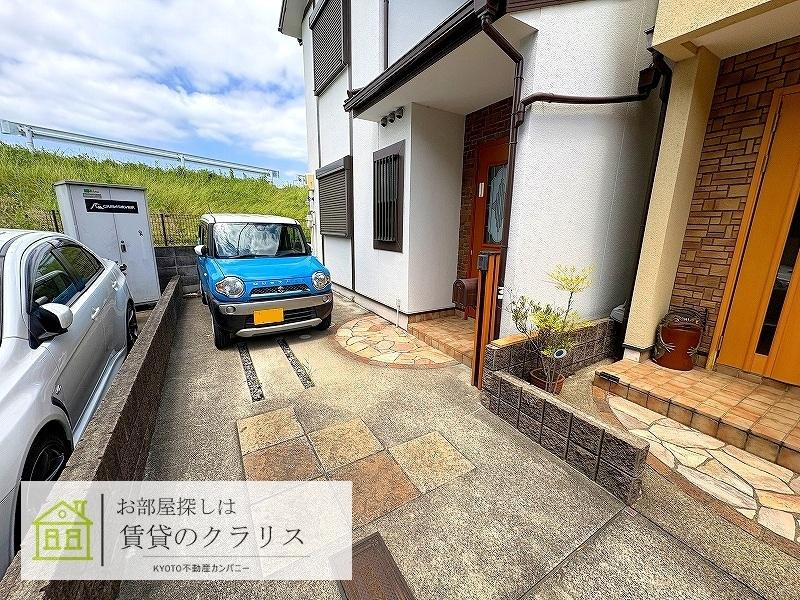 西京極西衣手町59-7貸家の駐車場