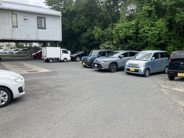 プラザ開成の駐車場