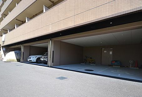 クラスタ越中島の駐車場|駐車スペースもあります