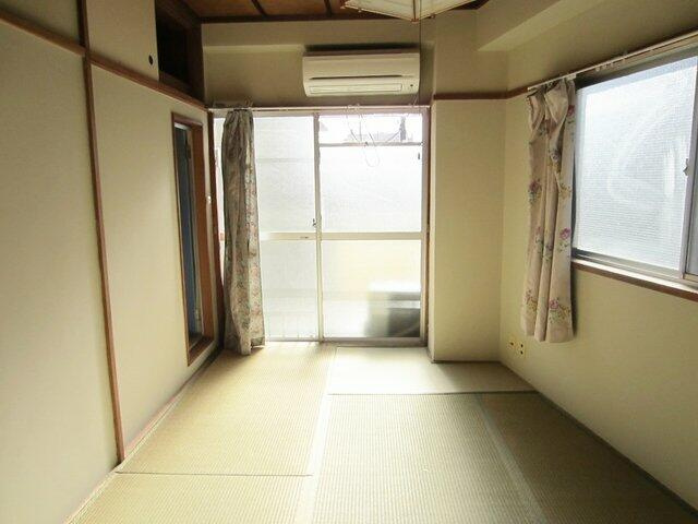 2面採光の角部屋です。