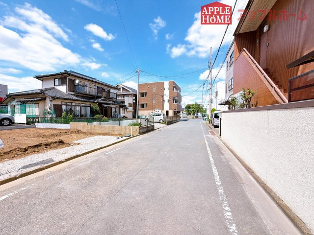 [新築住宅] 坂戸市関間4丁目 全2棟の前面道路含む現地写真
