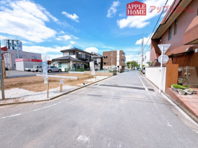 [新築住宅] 坂戸市関間4丁目 全2棟の前面道路含む現地写真