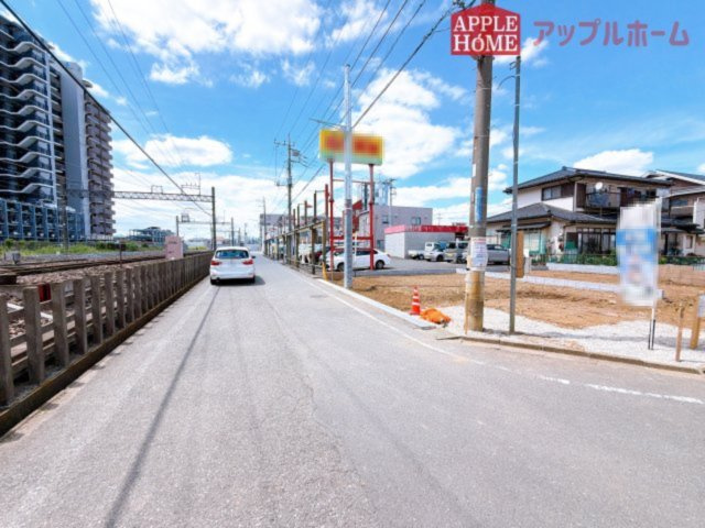 [新築住宅] 坂戸市関間4丁目 全2棟の前面道路含む現地写真