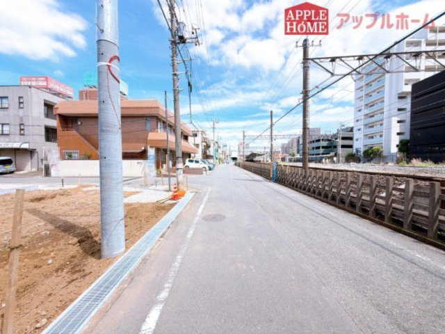 [新築住宅] 坂戸市関間4丁目 全2棟の前面道路含む現地写真