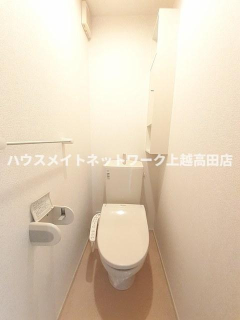 アウローラⅡのトイレ|温水洗浄暖房便座（参考202号室反転室内写真）