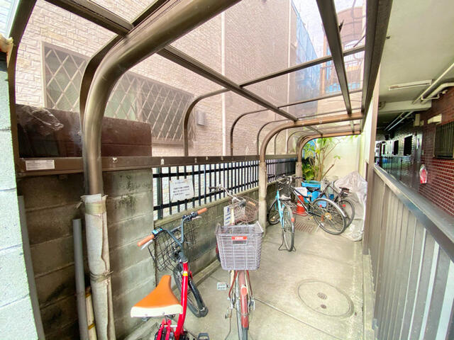 屋根付駐輪場あり♪