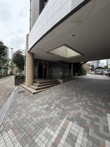 ディオレ西新宿のエントランス
