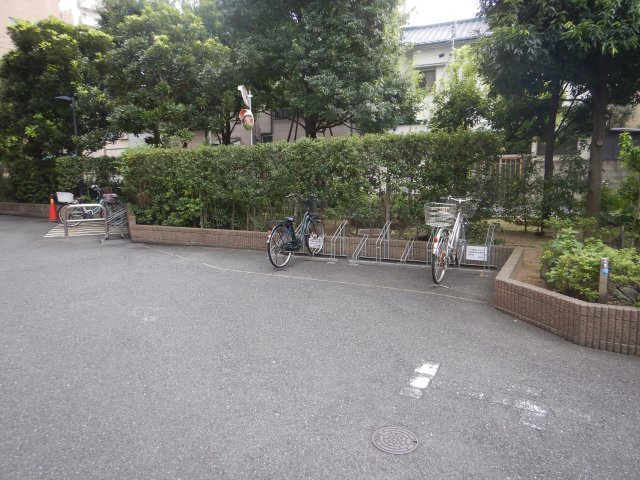 グローリオタワー巣鴨の駐輪場