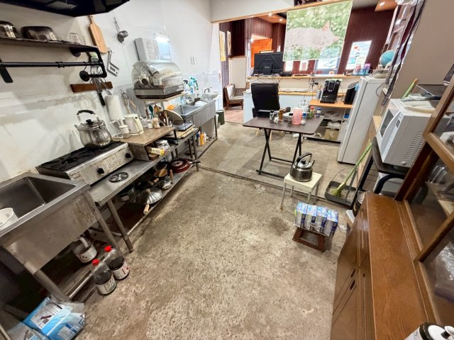 【キッチン】 | 【猫休憩所】3階建てビル1棟 | 1階の店舗部分です